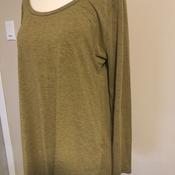 Top - Picture 2 of 4